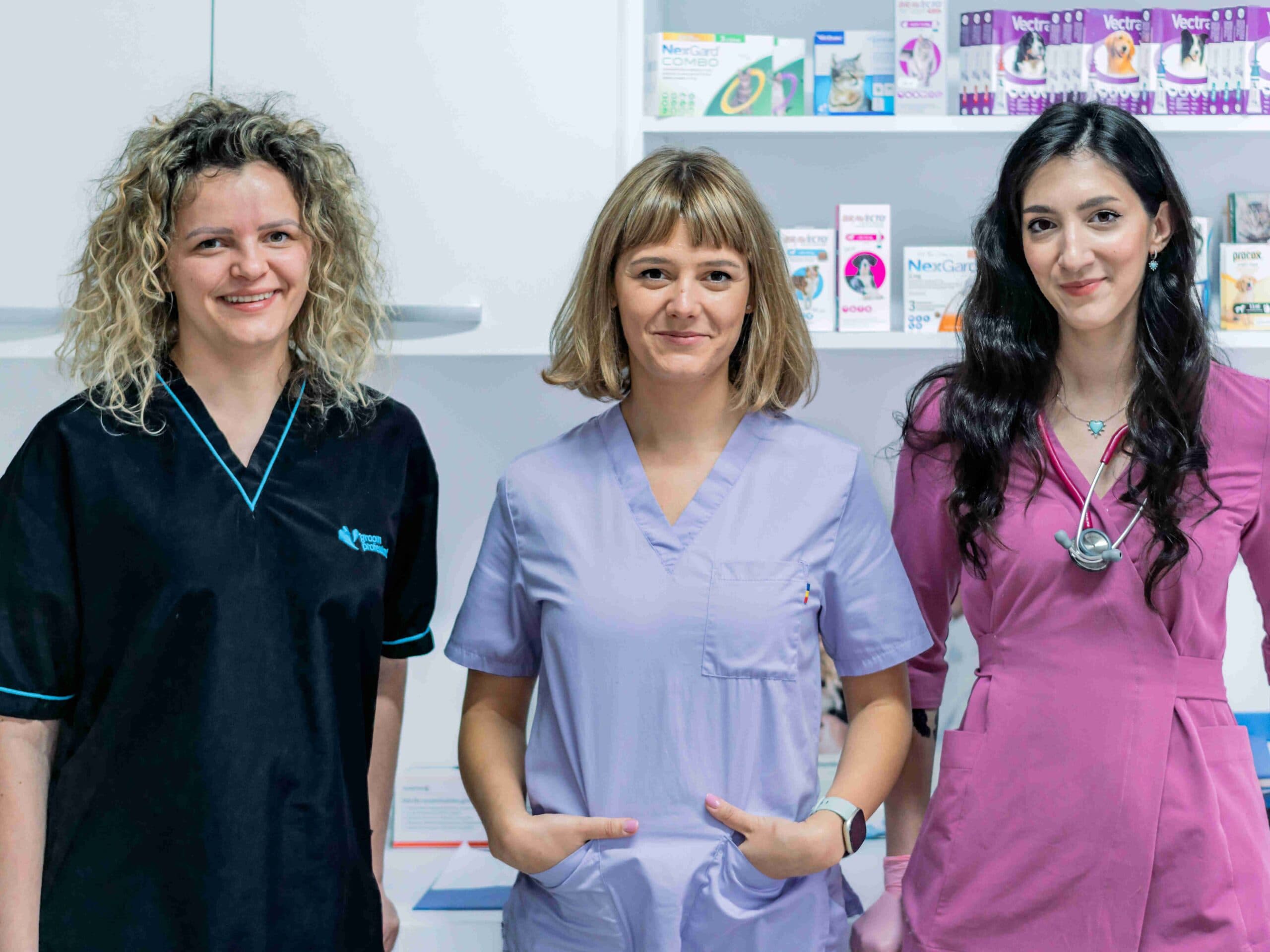 Echipa cabinetului veterinar Milivet din Cluj-Napoca alături de un pacient